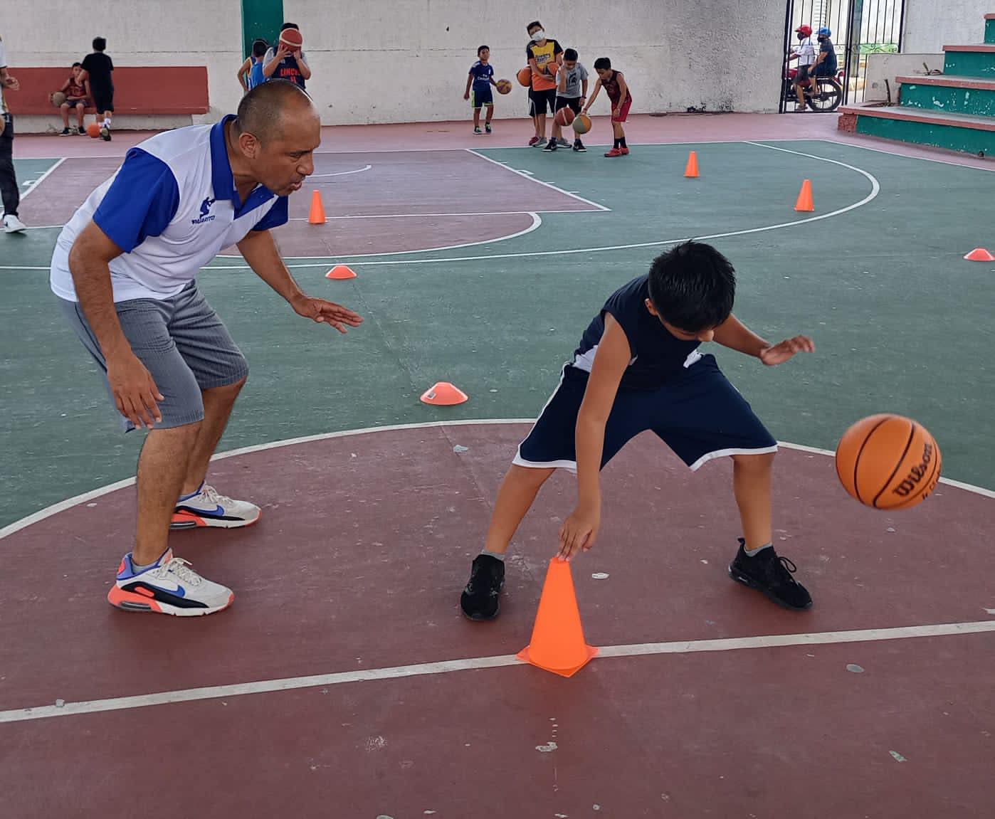 Clínica de básquetbol impartida por el pajarito Sánchez. – Municipio de  Tizimín Yucatán 2021-2024